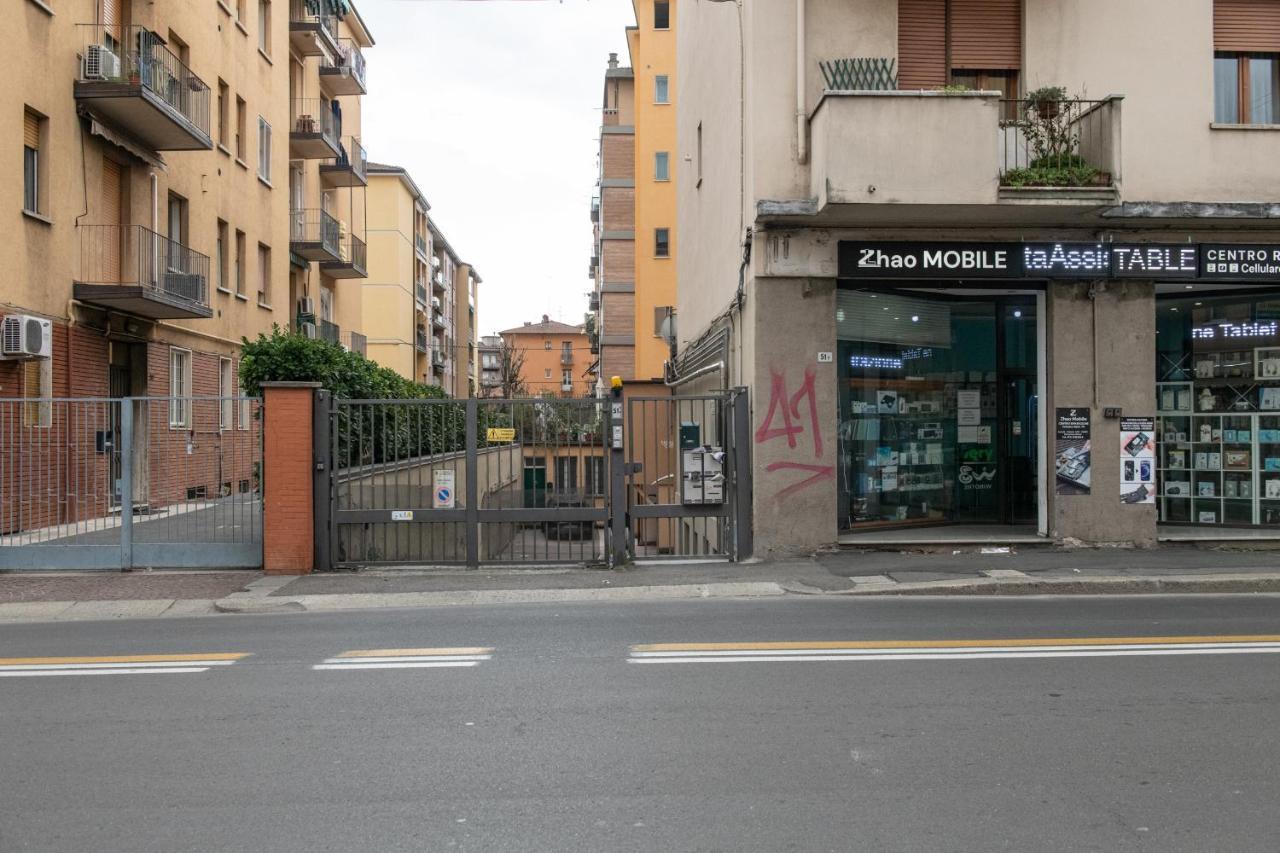 Fashion Apartment Gold Bologna With Jacuzzi & Car Garage — Photos 1